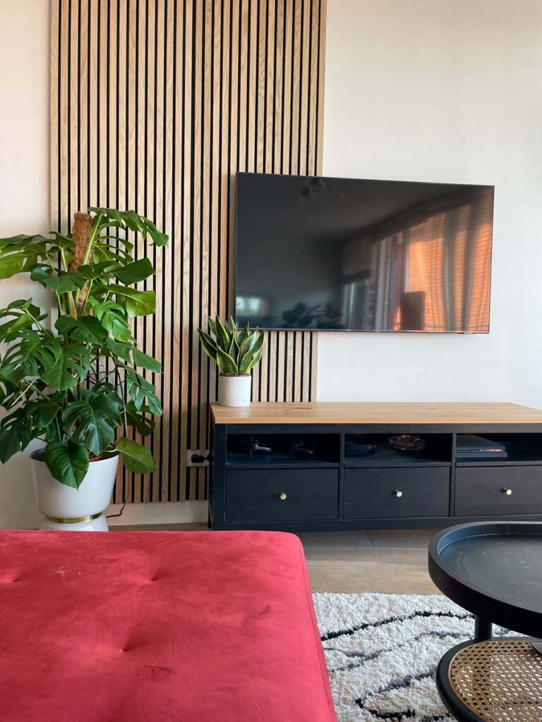 Floating tv with wall panels